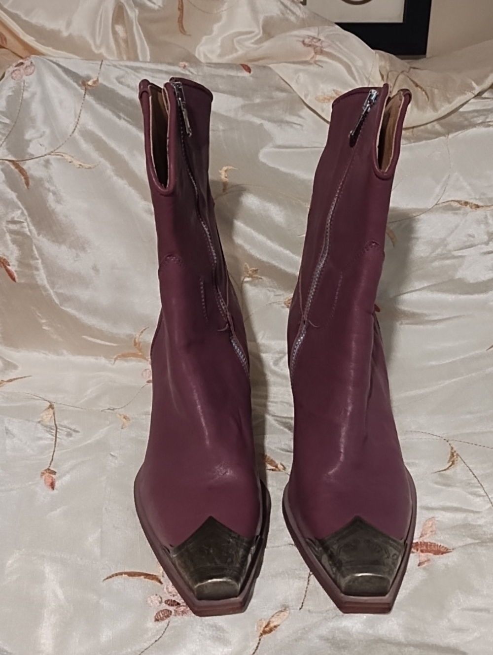 Free People Plum Pointed-Toe Western Ankle Boots with Metallic Toe Cap EUC 38/8.
